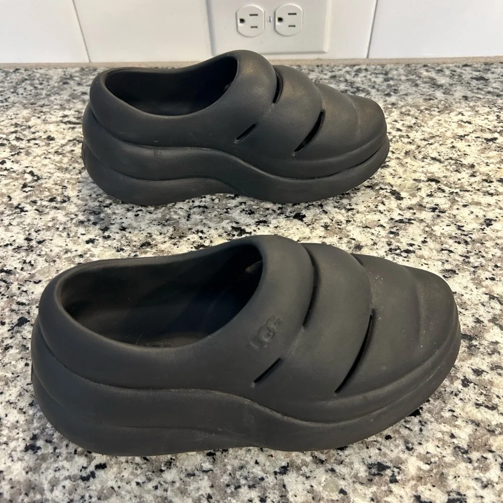Authentic UGG clogs - Picture 4 of 5